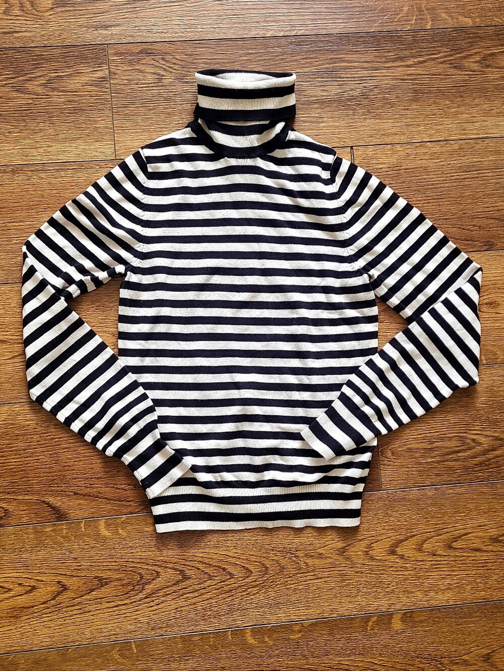 H&M Black & Cream Striped Turtleneck Sweater – Size XS